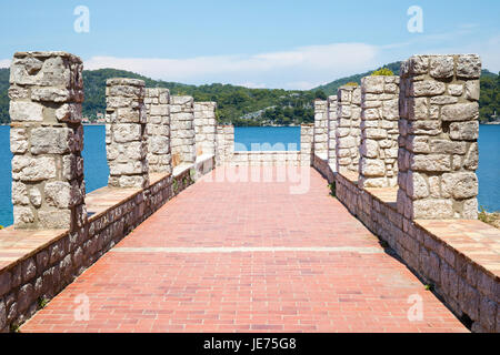 Terrasse in das Benediktinerkloster St. Mary auf Str. Marys Insel im Jezero Meer See auf der Insel Mljet in Kroatien der dalmatinischen Küste angehoben Stockfoto