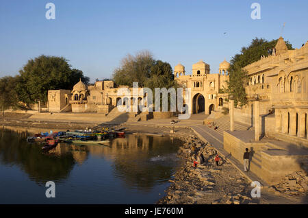 Indien, Rajasthan, Jaisalmer, Gadi Sagar sehen, Tempel und Pavillons, Stockfoto