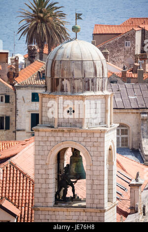 Glockenturm, klingen die Stunden über die mittelalterliche Stadt von Dubrovnik an der dalmatinischen Küste von Kroatien Stockfoto