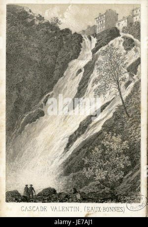Das Bild zeigt die Kaskade Valentin in Eaux-Bonnes, einem malerischen Dorf in den französischen Pyrenäen. Bekannt für seine natürliche Schönheit, ist die Kaskade ein beliebtes Touristenziel. Stockfoto