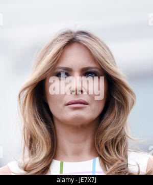 Washington DC, USA. 22. Juni 2017. First Lady Melania Trump besucht das Congressional Picknick auf dem South Lawn des weißen Hauses in Washington, DC, am 22. Juni 2017. Bildnachweis: Olivier Douliery - Pool über CNP MediaPunch Credit: MediaPunch Inc/Alamy Live-Nachrichten Stockfoto