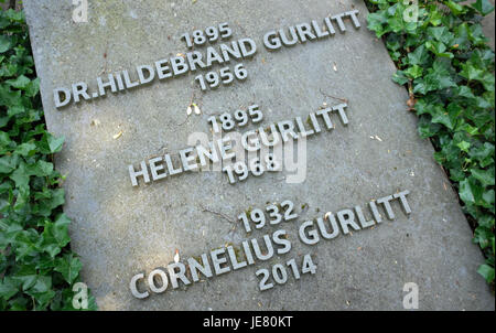 Düsseldorf, Deutschland. 22. Juni 2017. Das Grab des deutschen Kunstsammlers Cornelius Gurlitt in Düsseldorf, Deutschland, 22. Juni 2017. Gurlitt wurde als Sohn des Kunsthändlers Hildebrand Gurlitt. Seine Mutter Helene war eine Tänzerin. Cornelius wurde im Familiengrab beigesetzt. Foto: Martin Gerten/Dpa/Alamy Live News Stockfoto