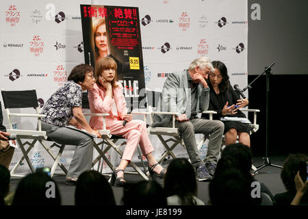 Tokio, Japan. 23. Juni 2017. Französische Schauspielerin Isabelle Huppert und niederländische Regisseur Paul Verhoeven besuchen eine Talkshow für den Film ELLE am 23. Juni 2017, Tokio, Japan. Die Veranstaltung fand im Rahmen des französischen Film Festival in Japan Edition 2017. Insgesamt 12 Filme werden während des jährlichen Festivals gezeigt die läuft vom 22. Juni bis 25.. Bildnachweis: Rodrigo Reyes Marin/AFLO/Alamy Live-Nachrichten Stockfoto