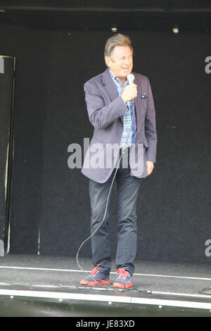 Blenheim, UK. 23. Juni 2017. Alan Titchmarsh öffnen Bleinham Flowershow Credit: MELVIN grün/Alamy Live News Stockfoto