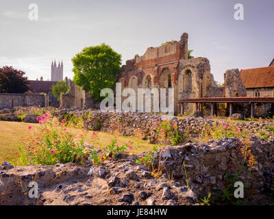 St Augustine Abbey, Canterburys World Heritage Site, UK. 23. Juni 2017. Bild genommen 19.06.17 Sperrfrist bis 00.01 23.06.17: The Abbey wurde in der virtuellen Realität im Rahmen der Zusammenarbeit von English Heritage und der University of Kent "aufgebaut". Ab dem 24. Juni werden Besucher in einem neuen Pod im Besucherzentrum zu sitzen und mit Headsets, erleben Sie einen virtuellen Rundgang durch die reich verzierten und hell eingerichteten Gebäude wie sie wahrscheinlich im frühen 16. Jahrhundert, kurz vor ihrer Zerstörung durch Heinrich VIII gewesen wäre. Bildnachweis: Jim Holden/Alamy Live-Nachrichten Stockfoto