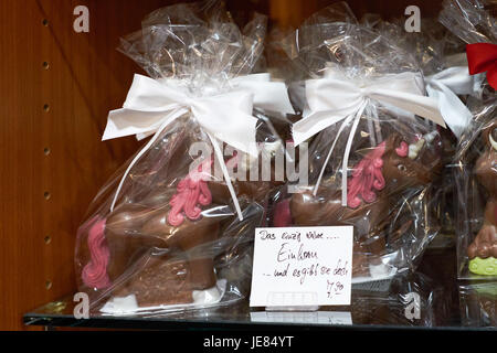 Berlin, Deutschland. 17. Mai 2017. Einhorn Schokolade zu verkaufen. am 17. Mai 2017 in Berlin, Deutschland. Foto: picture Alliance/Robert Schlesinger | weltweite Nutzung/Dpa/Alamy Live-Nachrichten Stockfoto