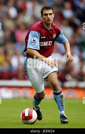 AARON HUGHES ASTON VILLA FC VILLENPARK ASTON BIRMINGAM ENGLAND 27. August 2006 Stockfoto