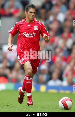 MARK GONZALEZ LIVERPOOL FC Anfield Road LIVERPOOL ENGLAND 26. August 2006 Stockfoto