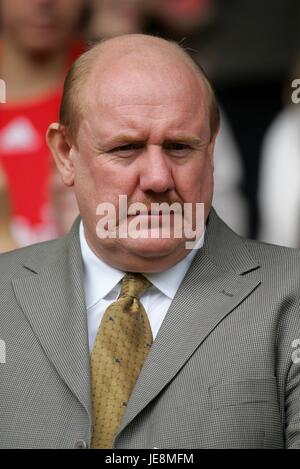 BRIAN BARWICK FA CHIEF EXECUTIVE Anfield Road LIVERPOOL ENGLAND 26. August 2006 Stockfoto