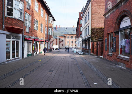 HELSINGØR, Dänemark - 30. April 2016: Die verlassenen Fußgängerzonen Elsinore, mit niedrigen Gehäuse Stockfoto