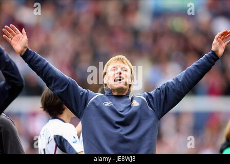 TEDDY SHERINGHAM feiert WI MIDDLESBROUGH V WEST HAM UTD VILLA PARK BIRMINGHAM ENGLAND 23. April 2006 Stockfoto