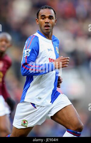 FLORENT SINAMA-PONGOLLE BLACKBURN ROVERS FC EWOOD PARK BLACKBURN ENGLAND 25. Februar 2006 Stockfoto