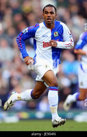 FLORENT SINAMA-PONGOLLE BLACKBURN ROVERS FC EWOOD PARK BLACKBURN ENGLAND 25. Februar 2006 Stockfoto