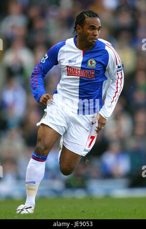 FLORENT SINAMA-PONGOLLE BLACKBURN ROVERS FC EWOOD PARK BLACKBURN ENGLAND 25. Februar 2006 Stockfoto