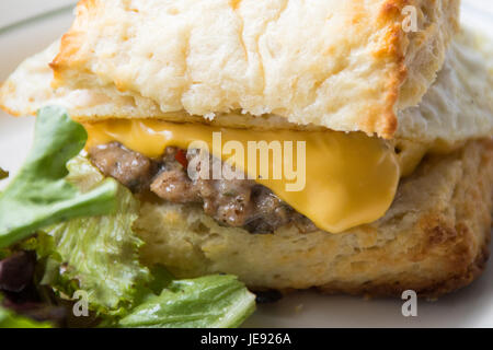 Huhn Wurst Keks auf 'Post', ein kleines Restaurant im Alphabet City, East Village, Manhattan, NYC Stockfoto