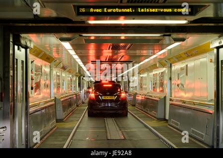 Innenraum des Eurotunnel-Auto-shuttle Stockfoto