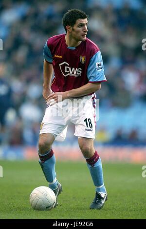 AARON HUGHES ASTON VILLA FC VILLENPARK BIRMINGHAM ENGLAND 28. Januar 2006 Stockfoto