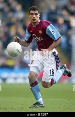 AARON HUGHES ASTON VILLA FC VILLENPARK BIRMINGHAM ENGLAND 28. Januar 2006 Stockfoto