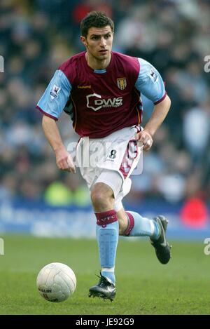 AARON HUGHES ASTON VILLA FC VILLENPARK BIRMINGHAM ENGLAND 28. Januar 2006 Stockfoto