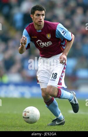 AARON HUGHES ASTON VILLA FC VILLENPARK BIRMINGHAM ENGLAND 28. Januar 2006 Stockfoto