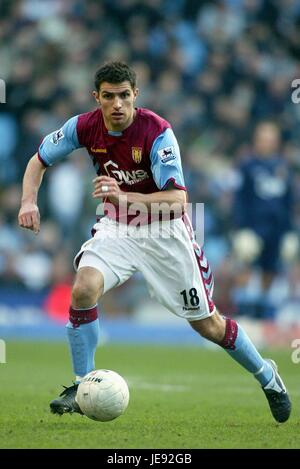 AARON HUGHES ASTON VILLA FC VILLENPARK BIRMINGHAM ENGLAND 28. Januar 2006 Stockfoto