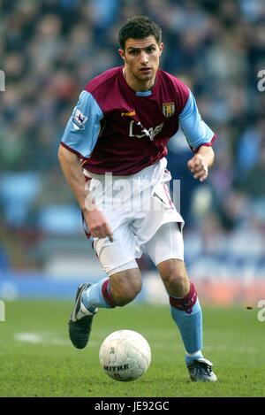 AARON HUGHES ASTON VILLA FC VILLENPARK BIRMINGHAM ENGLAND 28. Januar 2006 Stockfoto