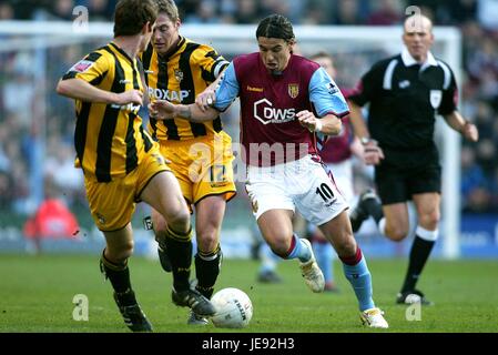 T Ess & MILAN BAROS ASTON VILLA V PORT VALE PARK VILLA BIRMINGHAM ENGLAND 28. Januar 2006 Stockfoto