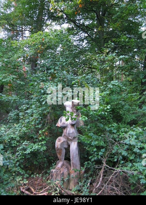 Dieses Bild stellt ein Vanitas-Stillleben von Schwetzinger Hardt dar, das die Vergänglichkeit des Lebens festnimmt. Vanitas-Kunstwerke sollen den Betrachter an die Unvermeidlichkeit des Todes erinnern und Themen der Sterblichkeit und der flüchtigen Natur weltlicher Freuden hervorheben. Stockfoto