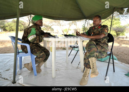 2014-03-06 AMISOM Tank Crew-13 (12993072163) Stockfoto