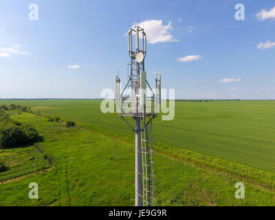 Zelluläre Turm. Ausrüstung für die Weiterleitung Mobilfunk und mobile Signal. Stockfoto