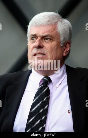 PETER RIDSDALE CARDIFF CITY FC Vorsitzender KC STADIUM HULL ENGLAND 1. Dezember 2007 Stockfoto