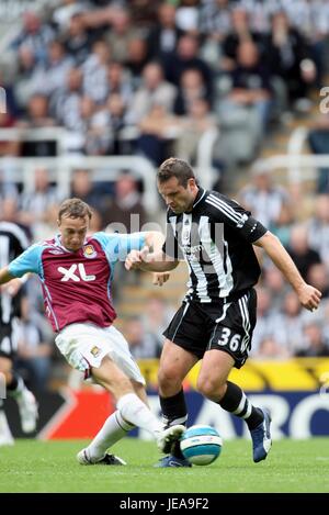 MARK NOBLE & MARK VIDUKA NEWCASTLE UTD V WEST HAM UTD ST JAMES PARK NEWCASTLE ENGLAND 23. September 2007 Stockfoto