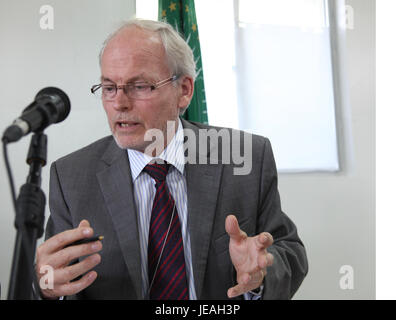 Das Bild zeigt eine Sitzung der New Deal Conference vom 26. Juni 2013, in der Wirtschaftspolitik und Reformen erörtert wurden, wobei der Schwerpunkt auf Strategien für internationale Zusammenarbeit und finanzielle Erholung lag. Stockfoto