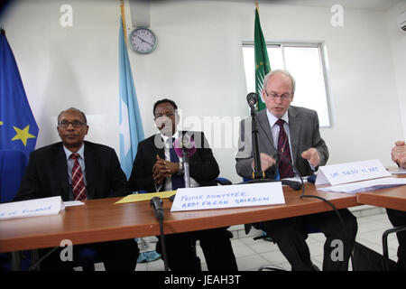 Dieses Foto zeigt einen Moment der New Deal Conference im Jahr 2013, bei der Diskussionen über die wirtschaftliche Erholung und moderne Politik im Mittelpunkt standen. Er unterstreicht die Bedeutung des historischen Kontexts für die Gestaltung der gegenwärtigen Politik. Stockfoto