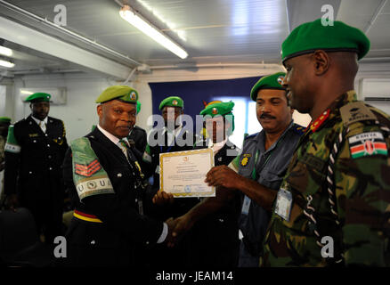 Dieses Bild zeigt die Kenyan Medal Award-Zeremonie am 12. Dezember 2014. Die Veranstaltung würdigte Einzelpersonen für ihren Beitrag zum nationalen Dienst und zur Entwicklung und würdigte ihre Leistungen in verschiedenen Bereichen. Stockfoto