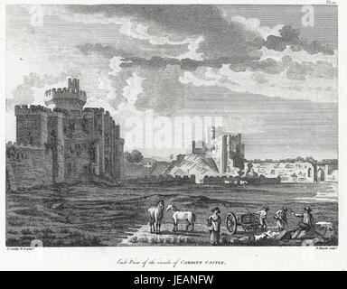 Das Foto zeigt die Ostansicht von Cardiff Castle in Cardiff, Wales. Das Bild fängt das Innere der Burg ein und betont deren Architektur und historische Merkmale. Stockfoto