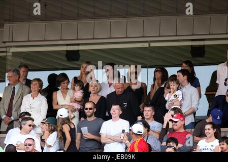 Frau CRUISE KATIE HOLMES BABY TOM CRUISES Mama Frau & BABY HOME DEPOT CENTER CARSON Kalifornien USA 21. Juli 2007 Stockfoto