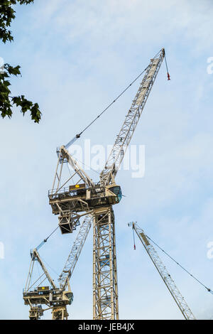 Großbritannien Immobilien Branche: Turmdrehkrane auf der Southbank, Baustelle, South Bank, die Stamford Street, Southwark/Lambeth, London SE1 Stockfoto