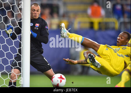 Adrian Chovan Carlos Strandberg während der UEFA European Under-21 Übereinstimmung zwischen der Slowakei und Schweden an Arena Lublin am 22. Juni 2017 in Lublin, Polen. (Foto: MB-Media) Stockfoto