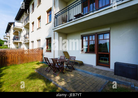 Sopot, Polen - 10. Juni 2017: Äußere Karlikowski Mlyn Sopot Apartments im Sommer Stockfoto