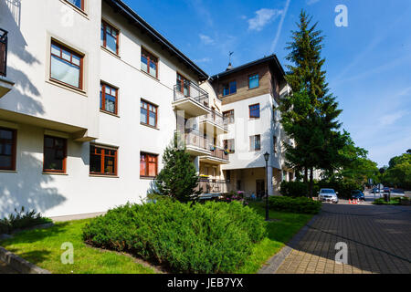 Sopot, Polen - 10. Juni 2017: Äußere Karlikowski Mlyn Sopot Apartments im Sommer Stockfoto