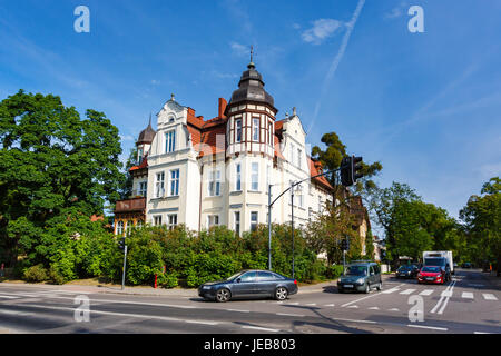 Sopot, Polen - 10. Juni 2017: Traditionelle Gebäude von Sopot Ferienort im Sommer Stockfoto