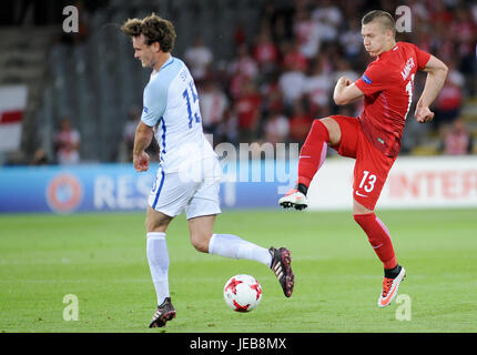 John Swift, Lukasz Moneta während der UEFA European Under-21-Spiel zwischen England und Polen in Kolporter Arena am 22. Juni 2017 in Kielce, Polen. (Foto: MB-Media) Stockfoto