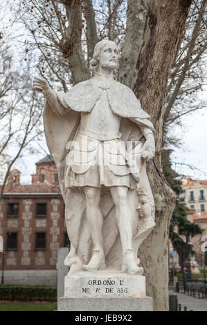 Madrid, Spanien - 26. Februar 2017: Skulptur von Ordono ich am Plaza de Oriente, Madrid König. Er war König von Asturien von 850 bis 866 Stockfoto