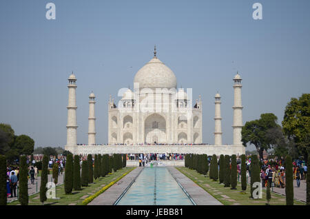 Vorderansicht des Taj Mahal Gärten in Agra, Indien Stockfoto