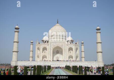 Vorderansicht des Taj Mahal Gärten in Agra, Indien