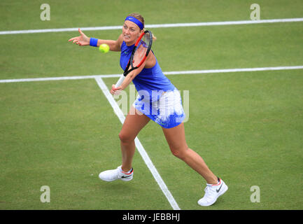 Tschechische Republik Petra Kvitova in Aktion gegen Frankreichs Kristina Mladenovic tagsüber fünf der 2017 AEGON Classic im Priorat Edgbaston, Birmingham. Stockfoto