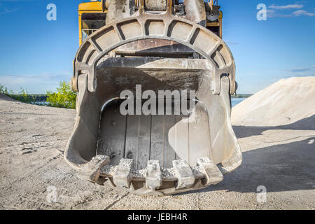 Große Schaufel close-up auf dem Hintergrund des blauen Himmels Stockfoto