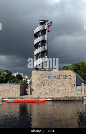 Exeter Canal Basin und & Quay sind ein historisches Tor zur Stadt Exeter - England, Devon, Kai, Cafe, Essen, Horizontal, Freizeitgestaltung, Pedal Stockfoto