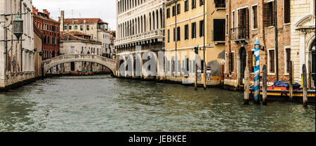 Die Aussicht auf den Canal Grande in Venedig von einem Wassertaxi. Es gibt keine Straßen nur Kanäle und der Canal Grande ist die größte Stockfoto